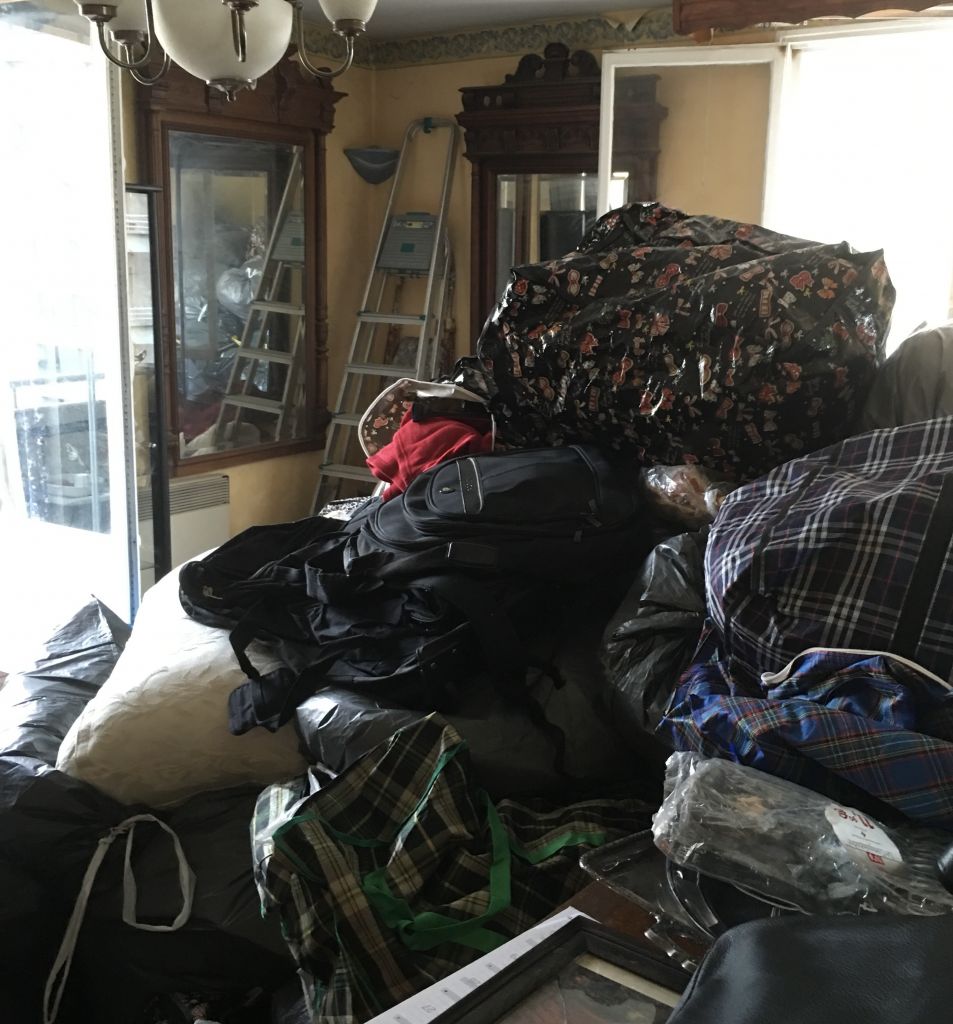 Désencombrement d’un appartement pour retrouver le corps de la victime à Grenoble