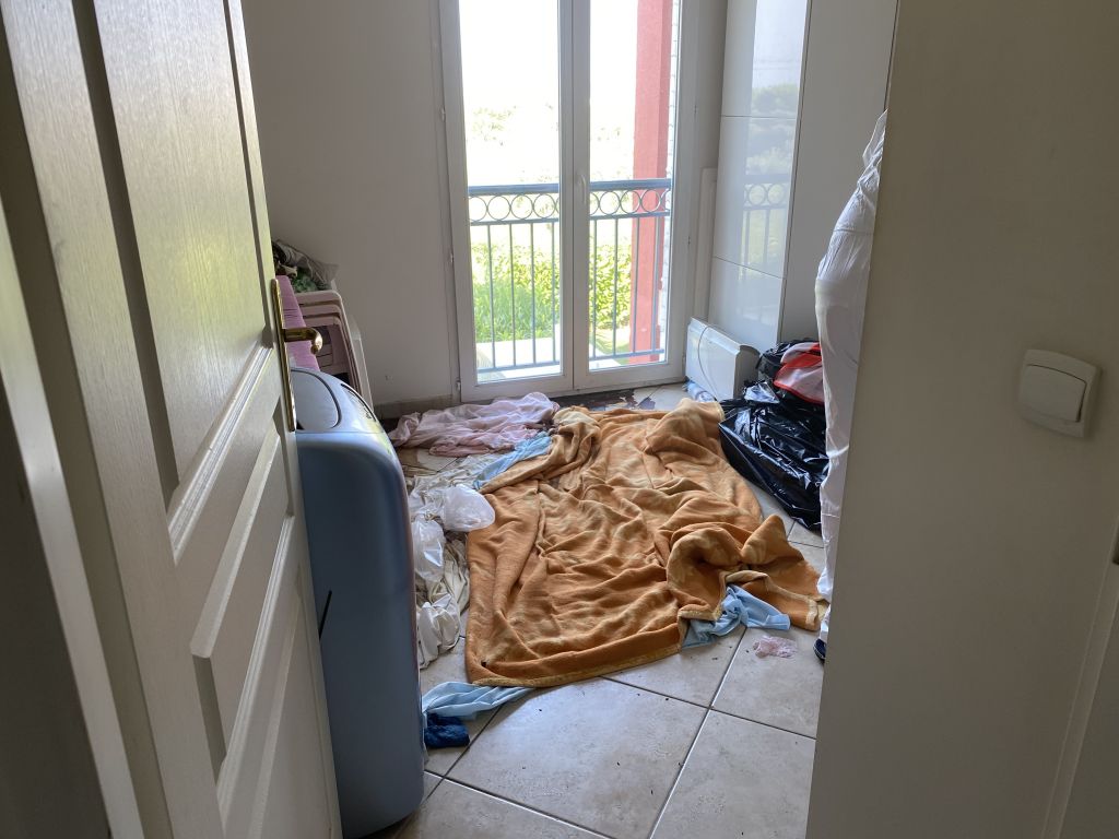 Nettoyage et désinfection après une scène de crime à Nice