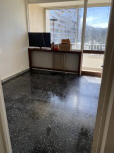 Cleaner Service France réalisant un nettoyage après décès à Sète dans un appartement du centre-ville